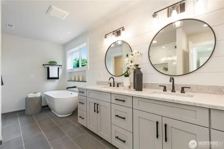 Primary Ensuite Bath