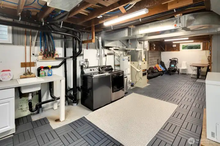 Large laundry area w/ abundant storage.