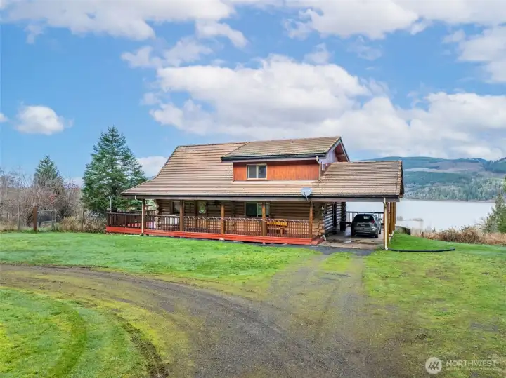 Front of house with driveway