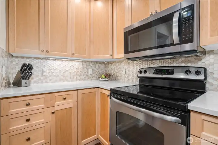 Undermount kitchen lighting.