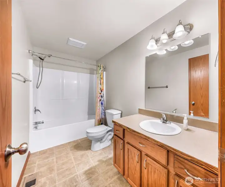 Spacious Full Main Bath
