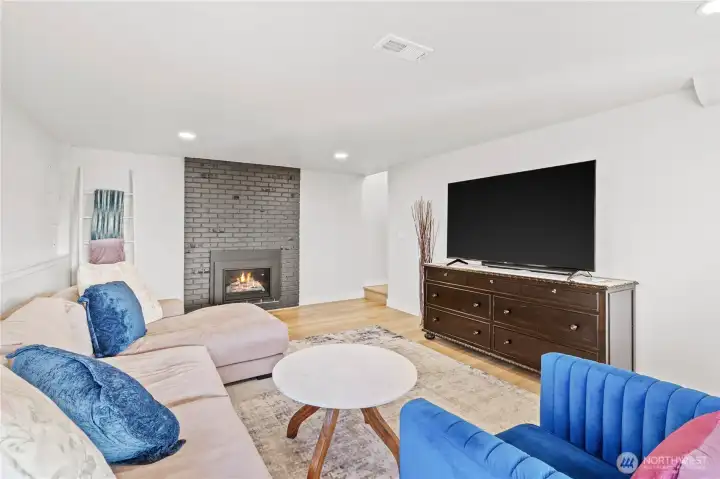 This room also features a gas fireplace for those cool Pacific Northwest nights!