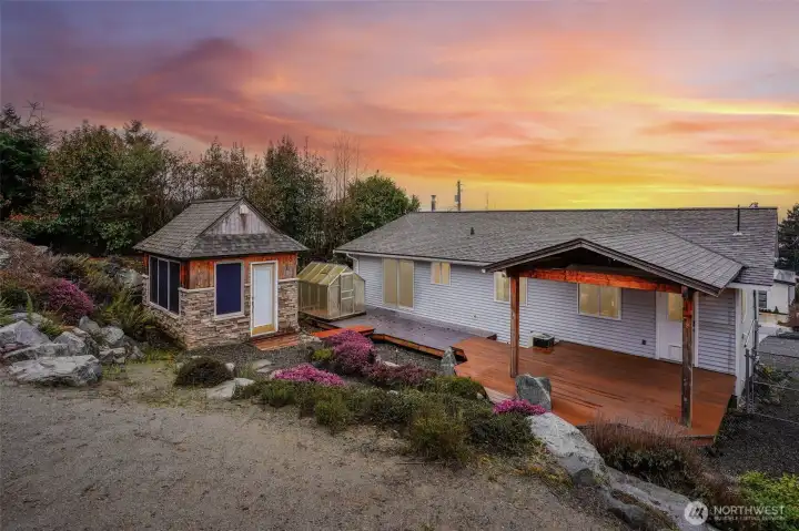 Gorgeous sunsets from your living, dining and kitchen