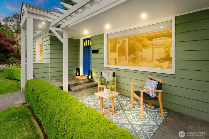 I can't use the word "charming" enough for this home.  The front patio was a great place to have a beverage and chat with the great neighbors walking by.
