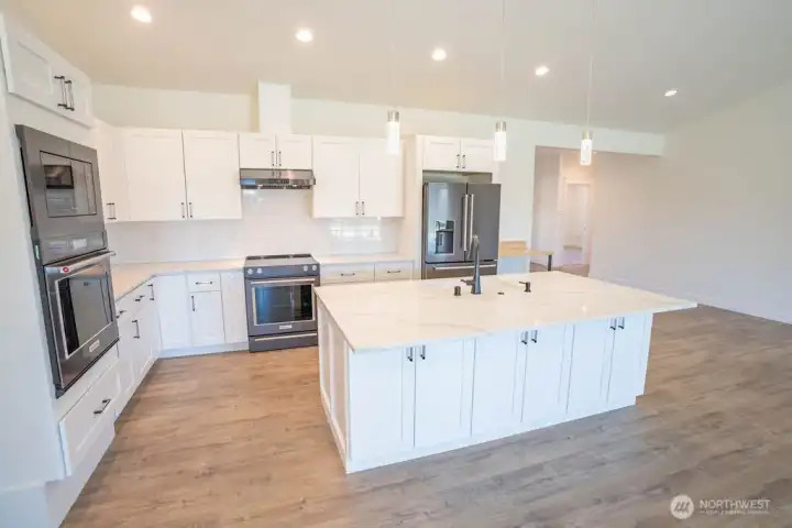 Beautiful, top quality kitchen and stone countertops