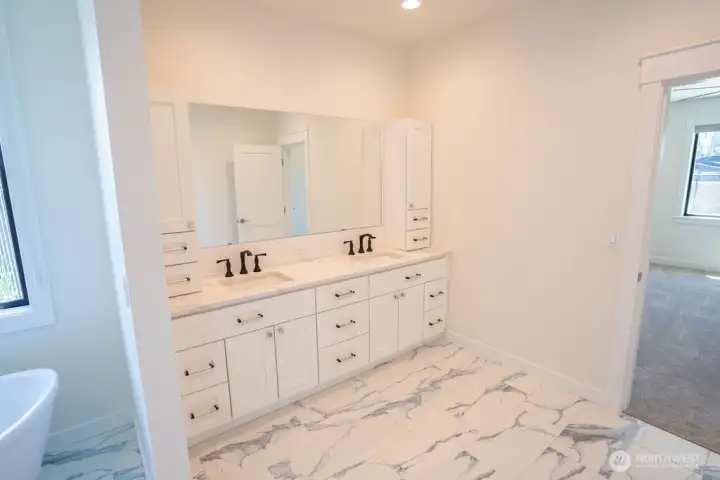 Dual sinks in the primary bathroom!