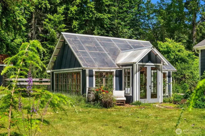 Beautiful "blue" green house....400 sq ft. Beautiful "blue" green house....400 sq ft.