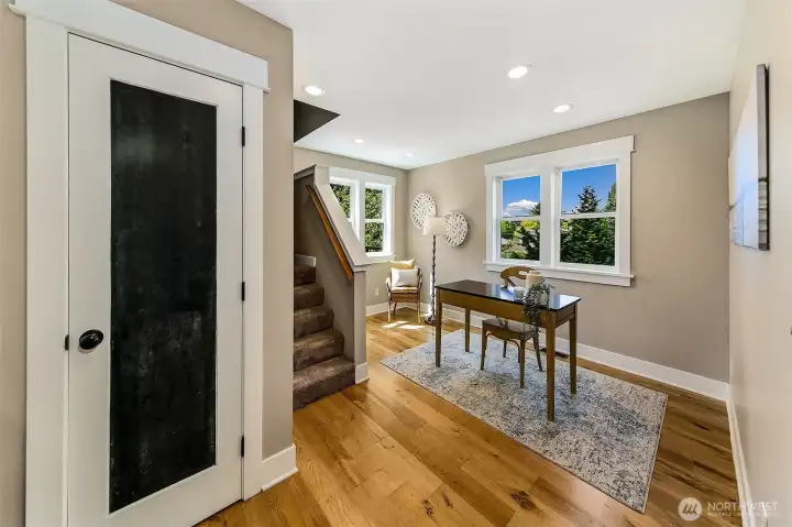 Cute office nook too! Cute office nook too!