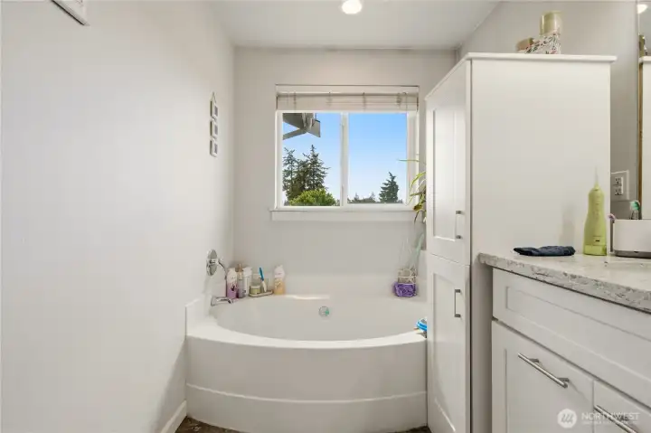Soaking tub in primary bathroom