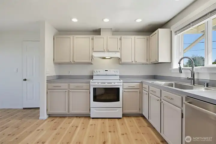 Crisp kitchen with new stainless steel deep sink & new stainless steel dishwasher.