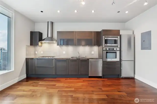 Kitchen & appliances.