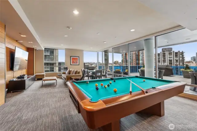 Resident amenities on floor 18.