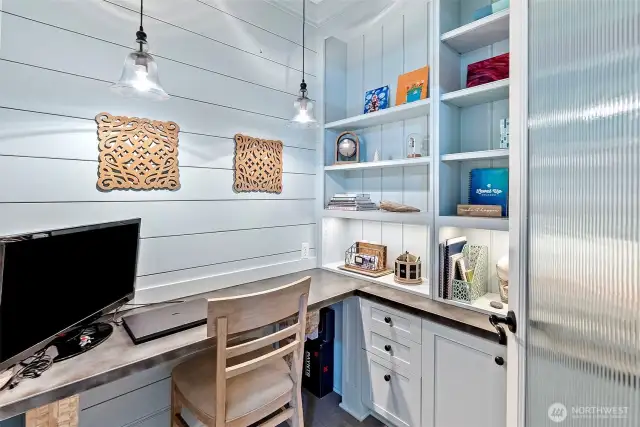 Extra office nook on the mainfloor- perfect for homework & crafts