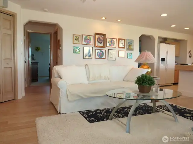 RELAX IN YOUR LIVINGROOM FACING THE OCEAN!