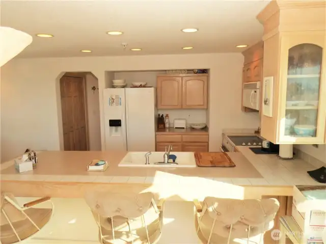 KITCHEN ALSO HAS PENINSULA EATING BAR SO FRIENDS AND COMPANY CAN KEEP IN TOUCH WITH THE HOST!