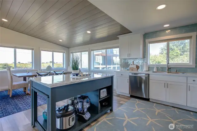 The upper unit boasts views towards the jetty and marina.  Enjoy the beauty while cooking, playing games, or relaxing.