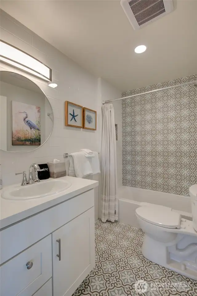 Last but not least, the main bath for Unit A.