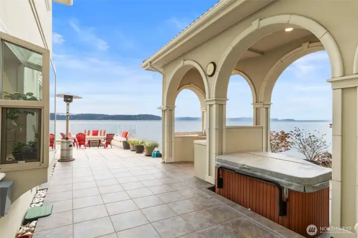 Outdoor entertaining at its best. Covered spa
