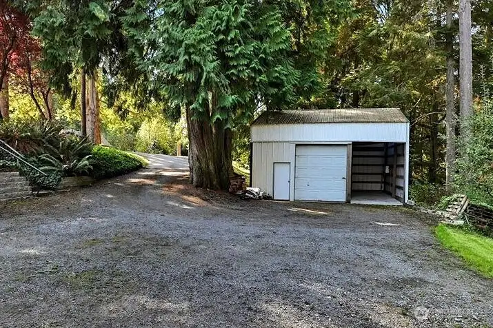 Detached Pole Garage