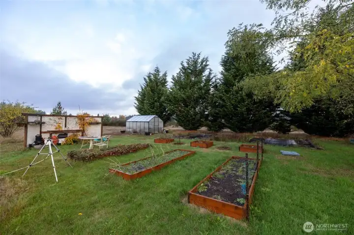 Gardens and Greenhoude