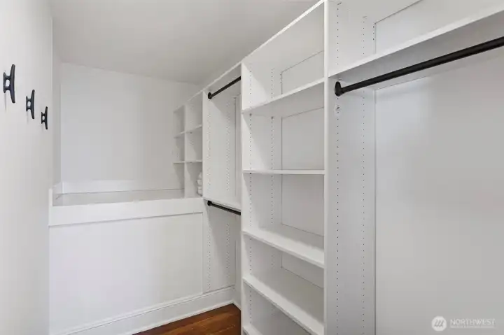 Primary suite walk in closet