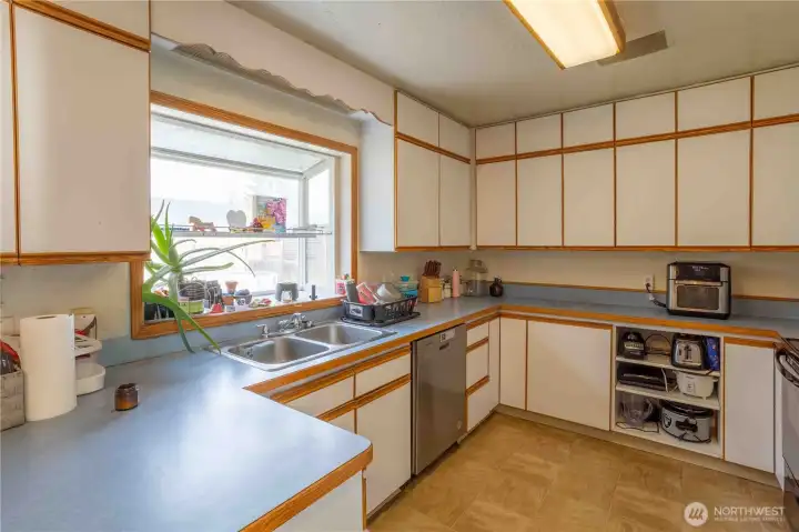 Plenty of counter space & cabinet storage