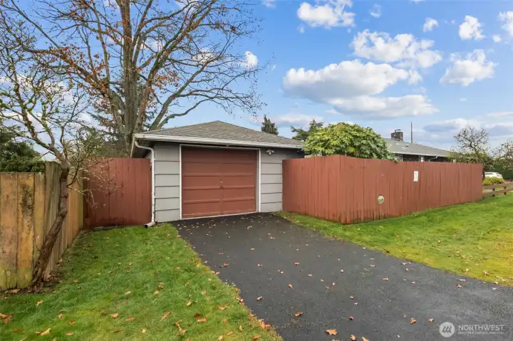 Detached 380sf garage