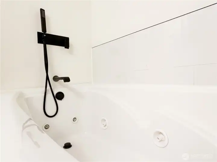 Jetted spa soaking-tub