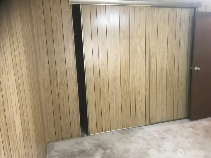 Large fullwidth closets in both bedrooms