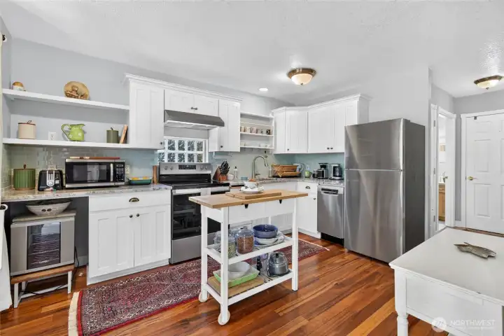 All the modern appliances stay with the cottage including the wine cooler. All the modern appliances stay with the cottage including the wine cooler.