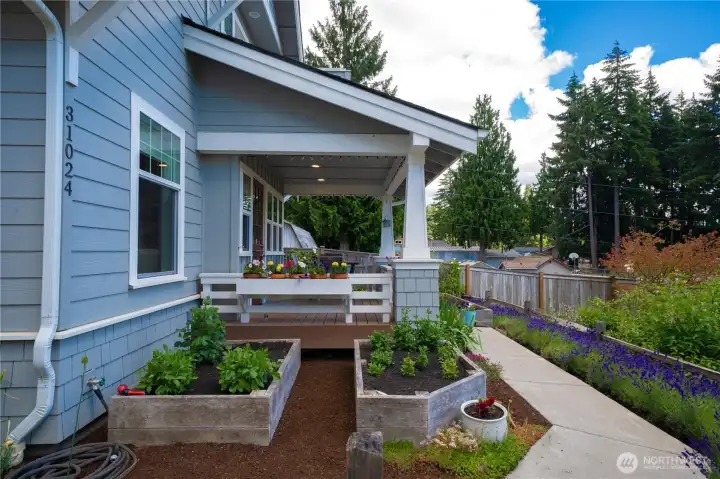 Compact raissed bed gardens