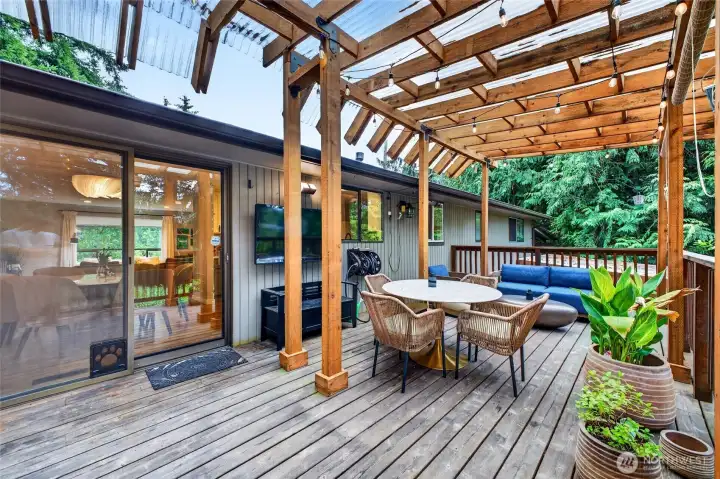 Upstairs deck off of dining area gives you the perfect blend of seclusion and outdoor entertaining Upstairs deck off of dining area gives you the perfect blend of seclusion and outdoor entertaining