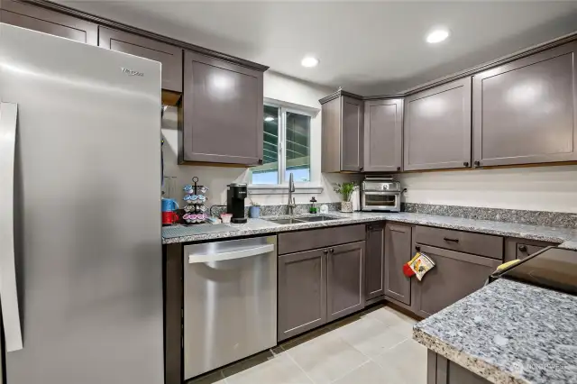 Freshly remodeled Kitchen,stainless steal appliances