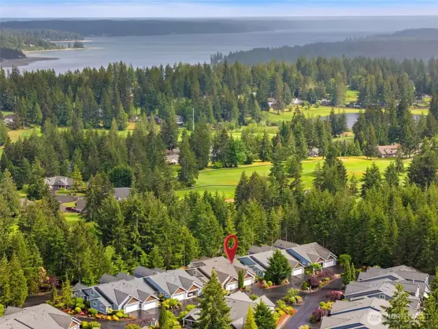 Welcome to condo style living in the golf course community of Lakeland Village