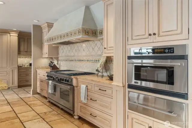 Up to chefs standards are the top quality Sub zero and Wolf brand appliances. Propane cooktop, professional quality vent hood.