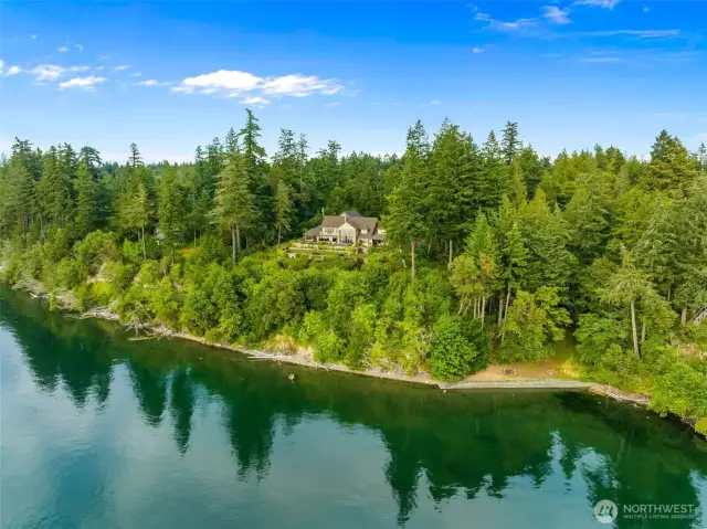High tide view of the 400'+ beach area. Drivable trail to the beach access picnic area with firepit and bulkhead.  Excellent sandy/gravelly beach area during mid to lower tides.