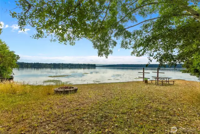 Beach access and bulkheaded picnic area with Kayak/paddleboard racks