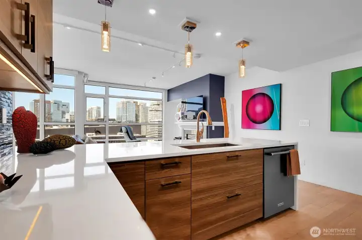 Brand new cabinets with underlighting, new drop lighting.