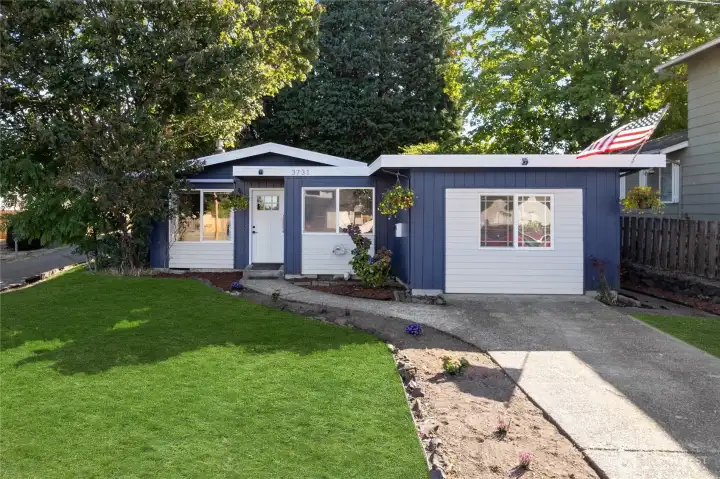 This fully updated 4 bedroom rambler in North Tacoma is move in ready!