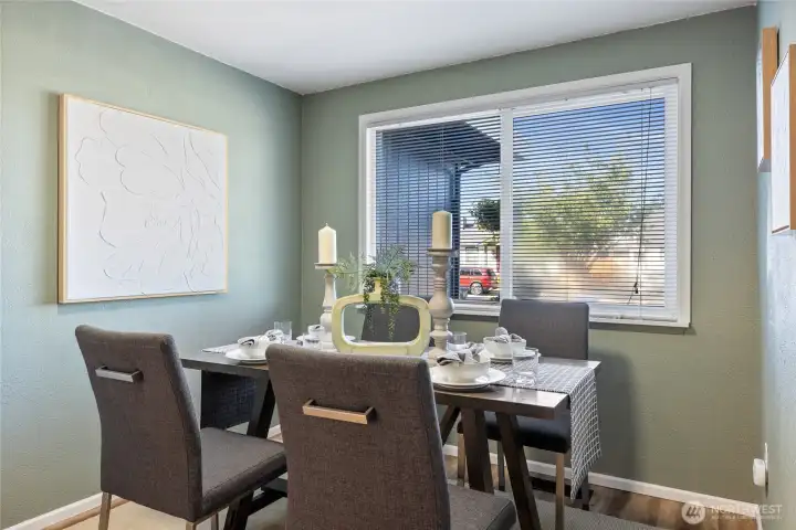Dining room is lovely!