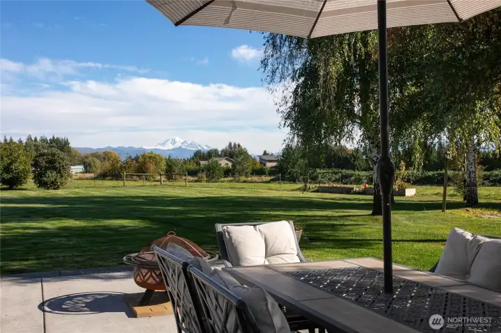 Soak up mountain views as you sip your favorite beverage.