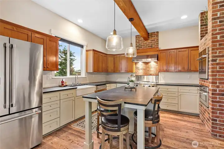 Gorgeous stainless steel appliances.