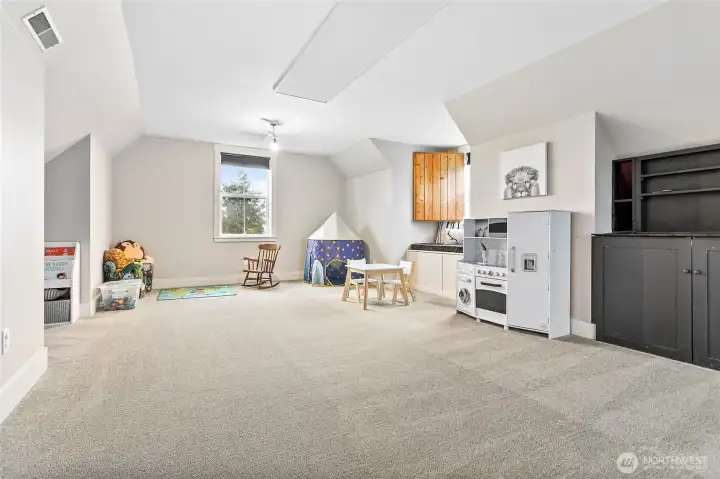 Gigantic bonus room above the garage.