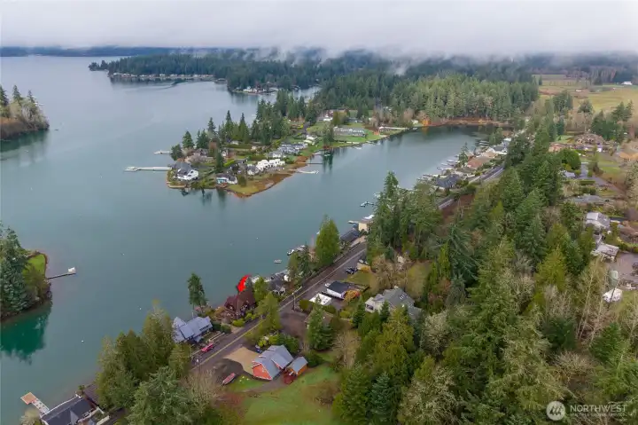 Perfect location out of the muddy end of Ray Nash and with views looking out into open water between Raft Island and Allen Point