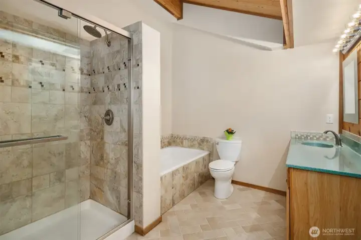 Full ensuite bathroom off of bedroom.