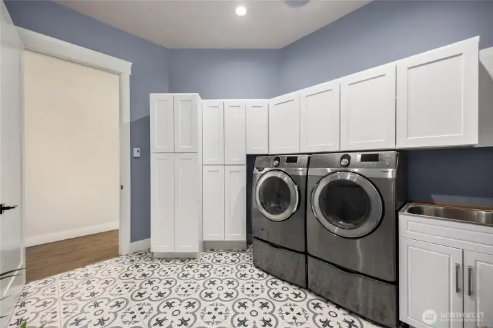 Laundry room with sink and linen closet.