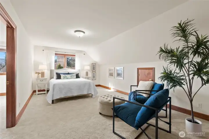 2nd bedroom (upstairs)