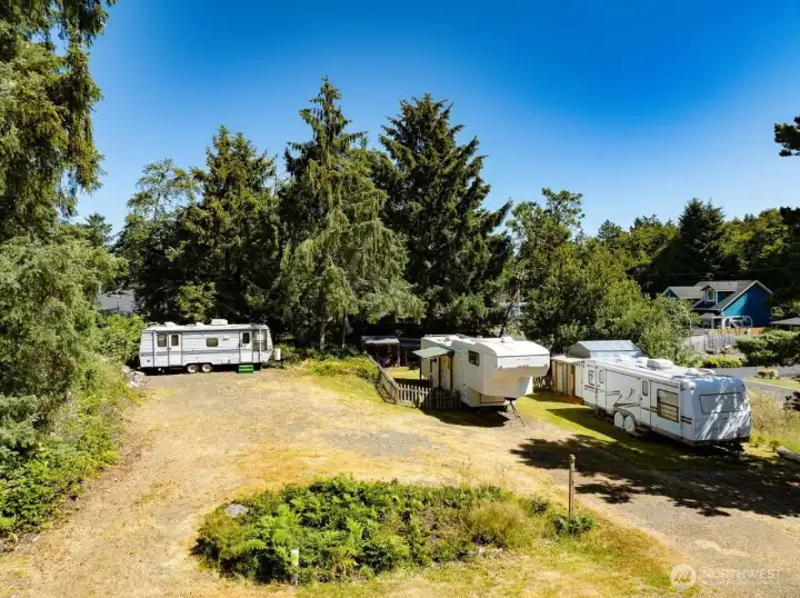 Nestled in a quiet neighborhood, close to shopping and restaurants, the ocean and relaxation. Life is good at the beach.