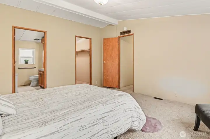 … direct access to a private ensuite bath