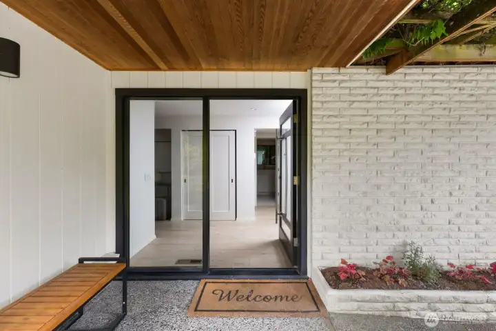 Gorgeous entry
